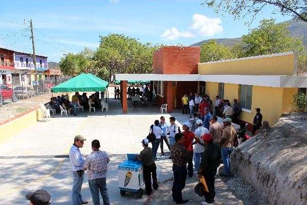 Día de la inauguración del edificio  para el área de urgencias del hospital  de Guastatoya.