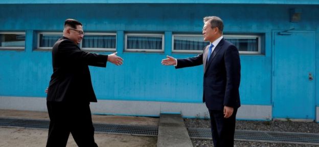 El pasado mes de abril, el líder de Corea del Norte tuvo una reunión histórica con el presidente de Corea del Sur, Moon Jaen in. REUTERS