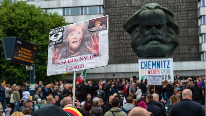 Los manifestantes de extrema derecha se reunieron en la Plaza Carlos Marx de la ciudad. (AFP)