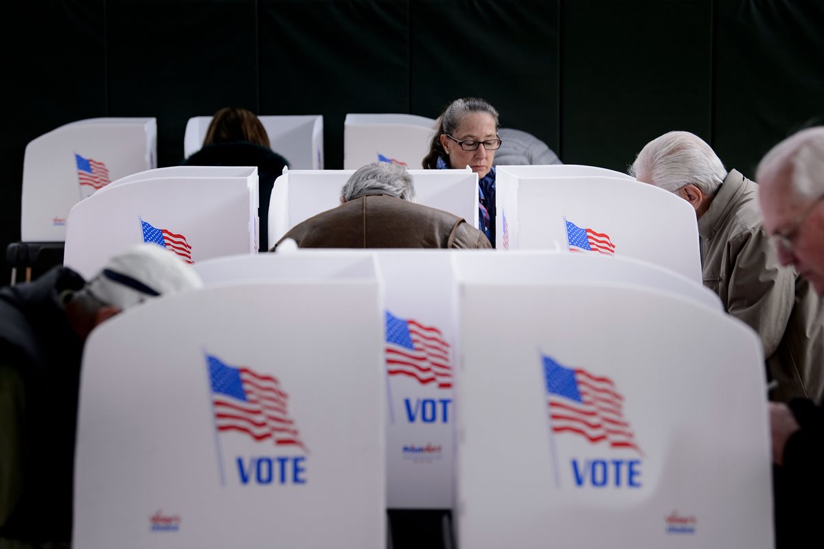 Su nombre no está en papeleta, pero las elecciones serán una evaluación a la gestión de Donald Trump. (Foto Prensa Libre: AFP)