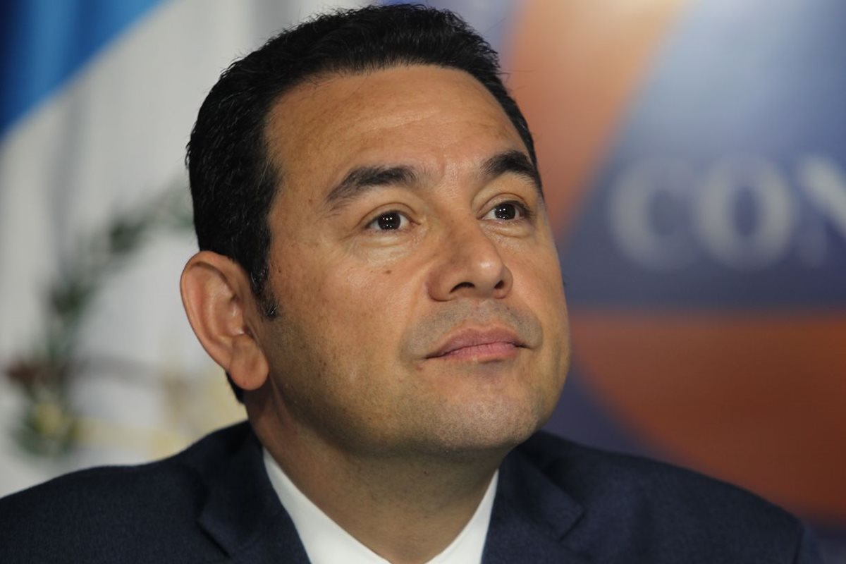 Presidente Jimmy Morales comparece ante la prensa con respuestas evasivas después de 46 días de silencio. (Foto Prensa Libre: Érick Ávila)