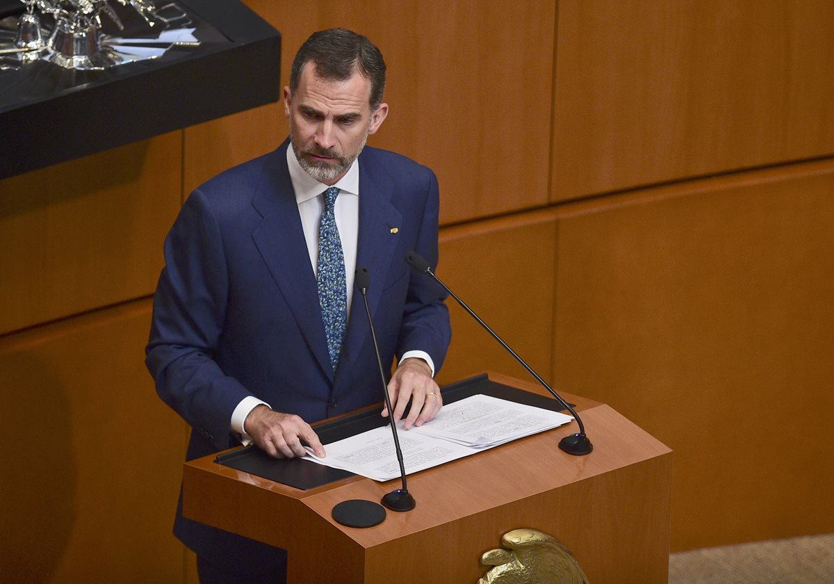 El rey Felipe VI, durante su intervención en el Senado mexicano, donde expuso su aprobación a las reformas legales que impulsa México desde el 2012. (Foto Prensa Libre: AFP).