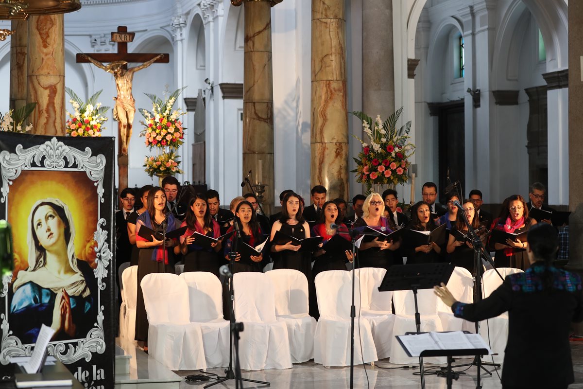 Uno de los objetivos de este concierto es la unión de los talentos guatamaltecos para llevar un mensaje de paz y unidad por medio de la música.  (Foto Prensa Libre: Esbin García)