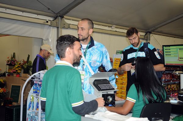 Manu Ginóbili (c) es la gran figura de la Selección Argentina de baloncesto (Foto Prensa Libre: Jeniffer Gómez)