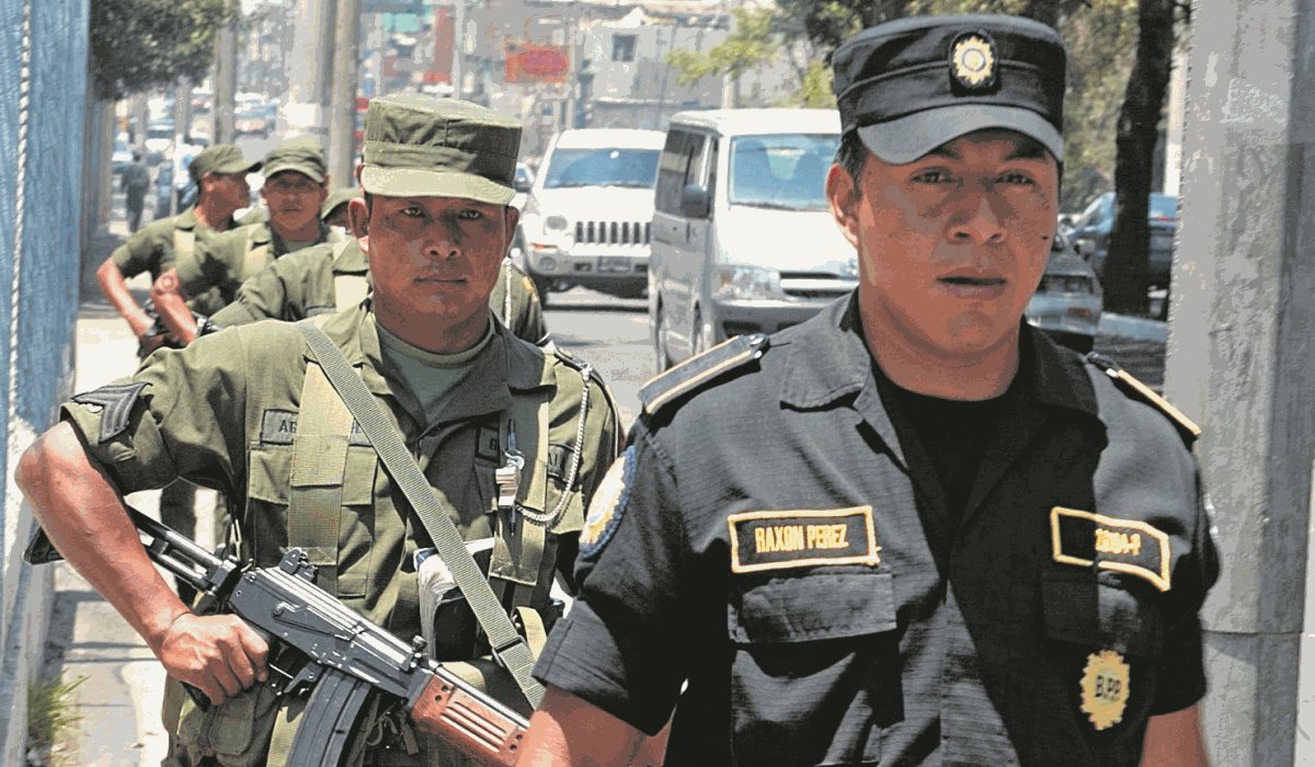 El Ejército de Guatemala apoya a la Policía Nacional Civil en tareas de seguridad ciudadana desde hace varios años. (Foto Prensa Libre: HemerotecaPL)