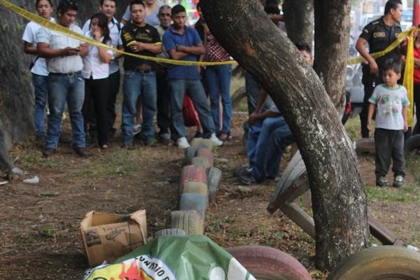 Un bebé de tres días de nacido en estado de putrefacción fue localizado en el cementerio de Mazatenango. (Foto Prensa Libre: Danilo López)<br _mce_bogus="1"/>