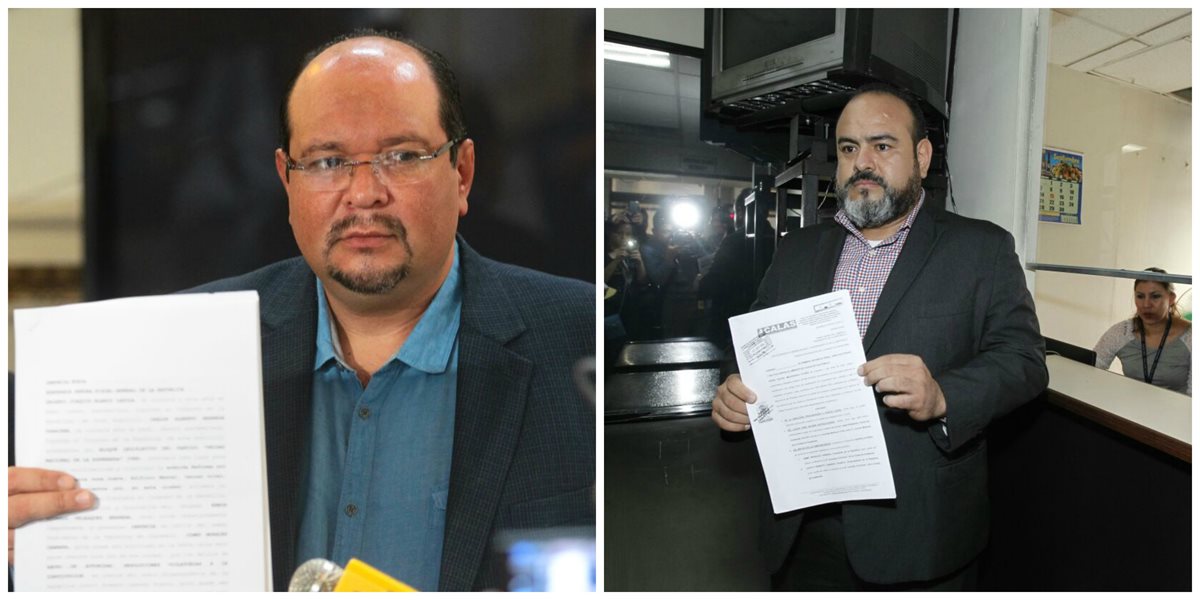 Orlando Blanco, del partido UNE y Rafael Maldonado, de Calas, presentan denuncias penales en contra del presidente, el vicepresidente y los ministros. (Foto Prensa Libre: A. Interiano y P. Raquec)