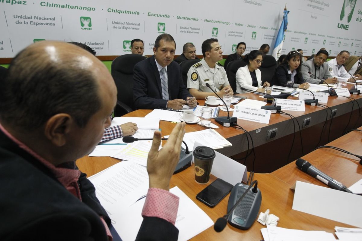 Diputados aseguran que había alerta de un ataque al hospital desde febrero. (Foto Prensa Libre: Paulo Raquec)