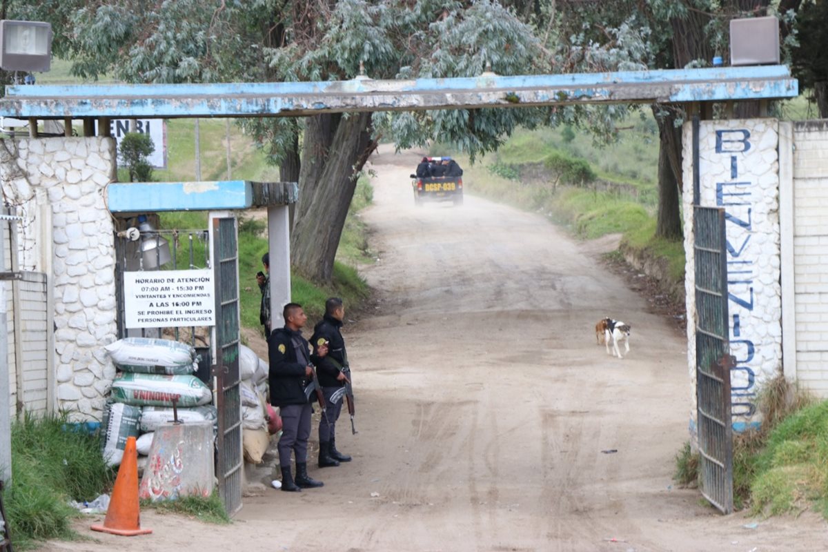 El Ministerio Público tiene a cargo la investigación de los sucesos que dejaron cuatro reos muertos en la Granja Penal Cantel. (Foto Prensa Libre: María Longo)