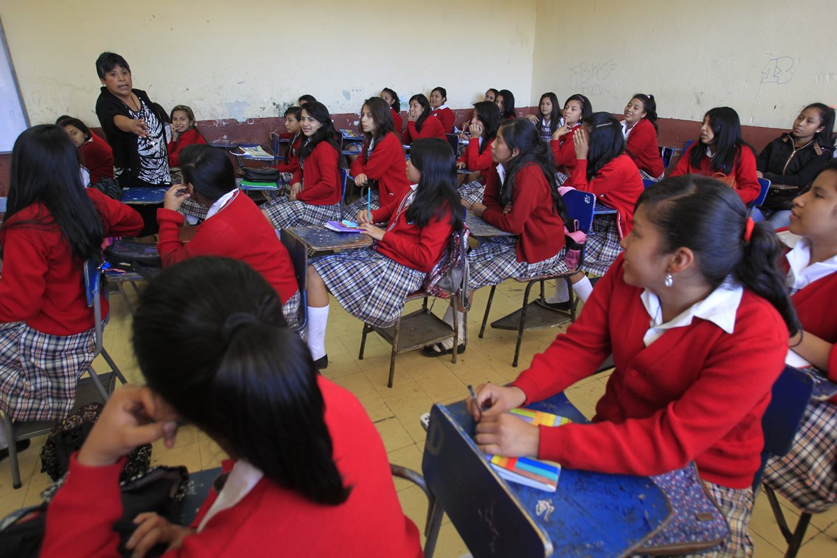 Unos 300 establecimientos piden que la PNC resguarde a los alumnos.(Foto Prensa Libre: Hemeroteca PL)