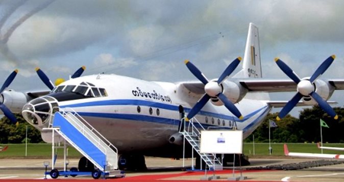 Un avión Y-8F-200 se estrelló este miércoles en el mar de Andamán, luego de partir de la ciudad de Myeik, en el sureste de Birmania. (Foto Prensa Libre: EFE)