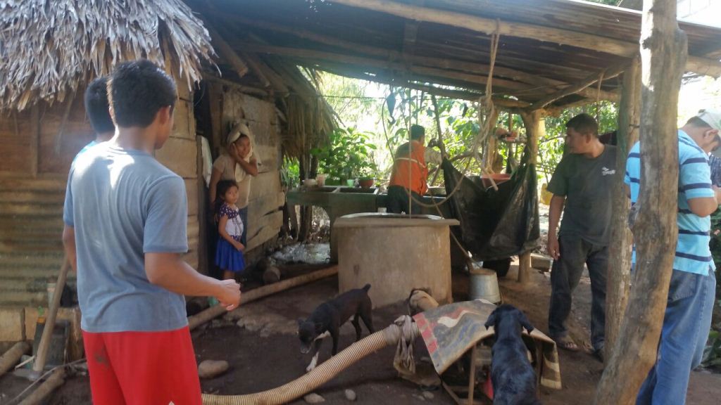 Una de las viviendas afectadas por el agua en San Andrés Villa Seca, Retalhuleu. (Foto Prensa Libre: Rolando Miranda).