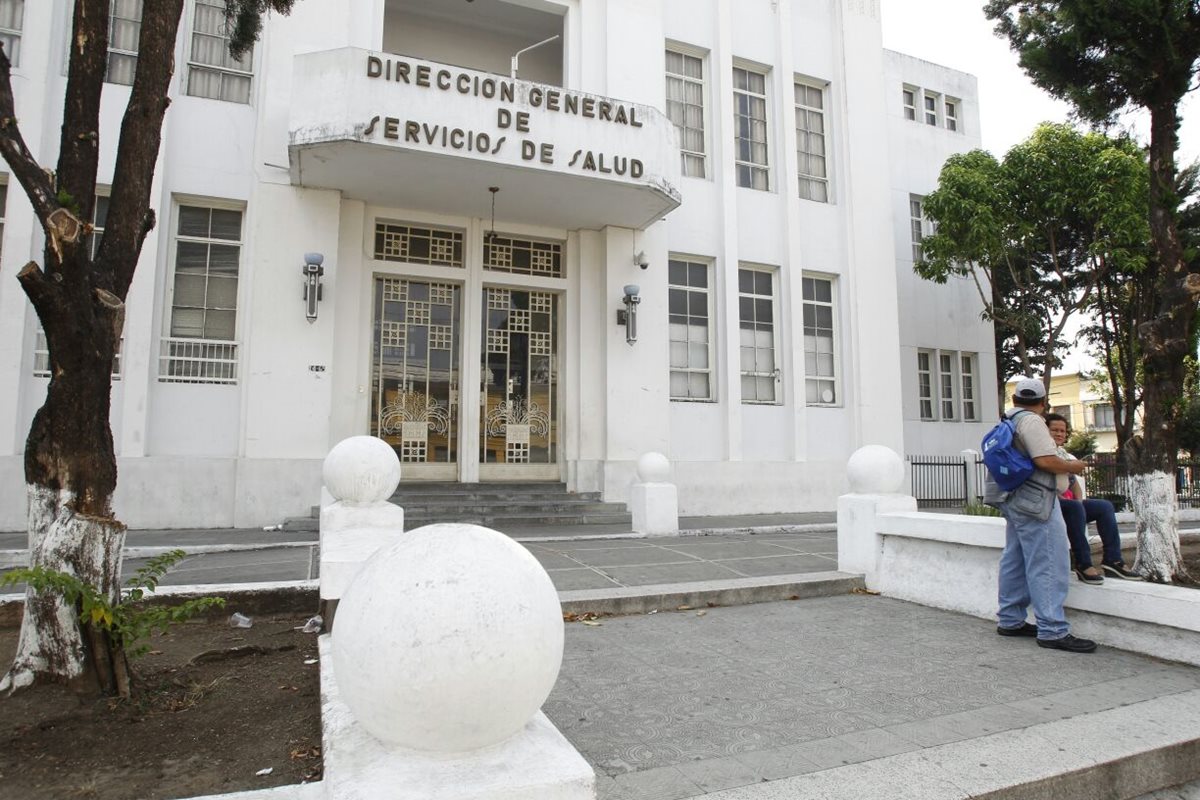 La Dirección General de Salud, en la 14 calle y 9a. avenida de la zona 1, cerró por el asueto del Día del Trabajo. (Foto Prensa Libre: Paulo Raquec)