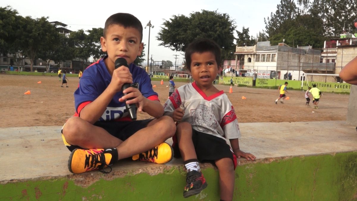 Hernán Mateo conversó con Tododeportes en la cancha donde entrena. (Foto Prensa Libre: Norvin Mendoza)