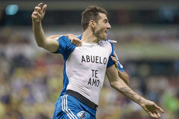 El delantero del Montreal Ignacio Piatti festejó en el estadio Azteca tras anotar un gol. (Foto Prensa Libre: AP).