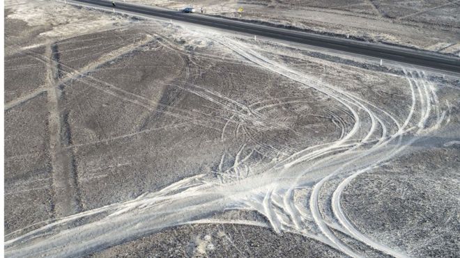 El camión causó daños a tres de las milenarias figuras. EPA