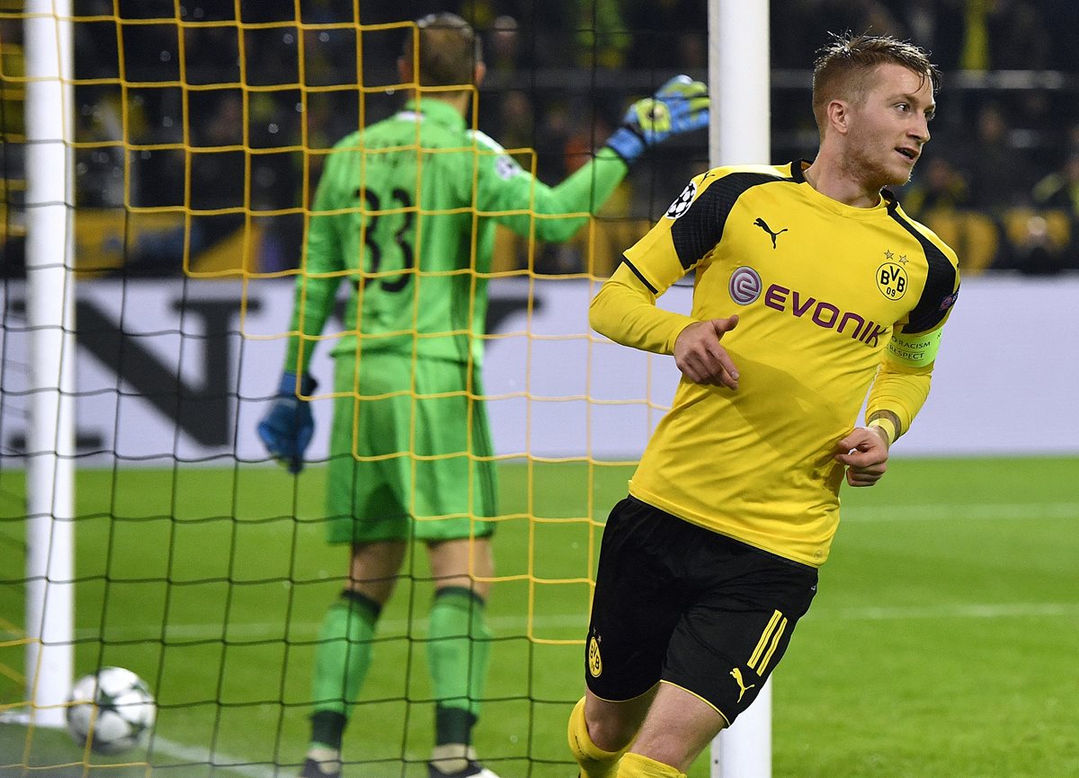 El jugador del Dortmund Marco Reus fue la gran figura del partido contra el Legia al anotar un triplete (Foto Prensa Libre: EFE)