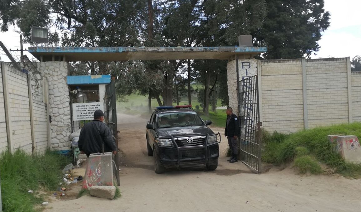 Guardias del Sistema Penitenciario recibieron apoyo de la Policía Nacional Civil para reforzar la seguridad. (Foto Prensa Libre: Fred Rivera)