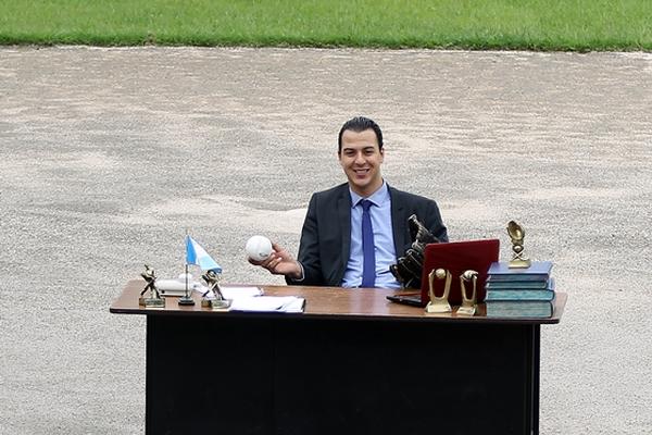 El lanzador Jorge Segura es una de las figuras del softbol nacional. (Foto Prensa Libre: Romeo Rios)<br _mce_bogus="1"/>