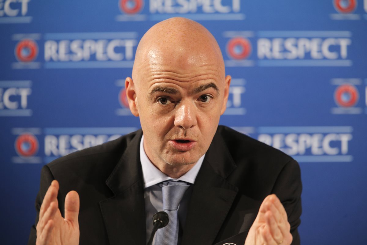 Gianni Infantino promete elevar el número de selecciones en los mundiales si logra ser presidente de la Fifa. (Foto Prensa Libre: AP)