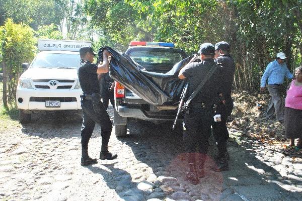 el cuerpo de  José Alfredo Castañeda Hernández es trasladado a la morgue de Tiquisate, Escuintla.