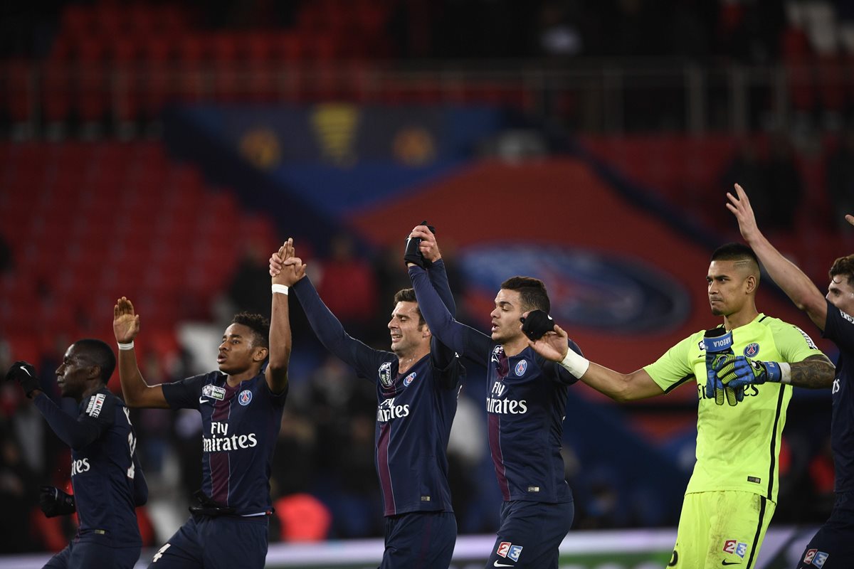 Así festejaron los jugadores del PSG al final del partido. (Foto Prensa Libre: AFP)