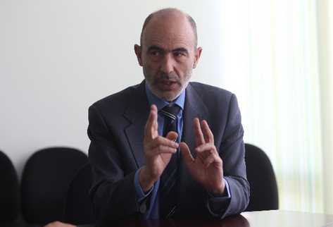 El español  Eugenio Pérez expone sobre los casos que se pueden conocer en la Corte Penal Internacional.