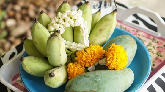 Una ofrenda con mangos para los espíritus. GETTY IMAGES