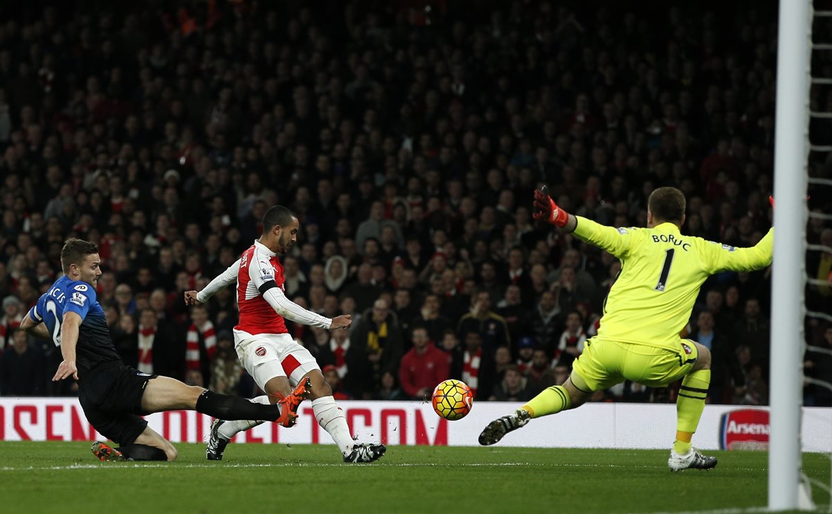 El Arsenal se es provisionalmente el primer lugar de la Premier League. (Foto Prensa Libre: AP)