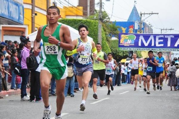 La edición 39 de la San Silvestre de Cobán se corrió el martes 31 de diciembre de 2013. (Foto Prensa Libre: Eduardo Sam Chun)