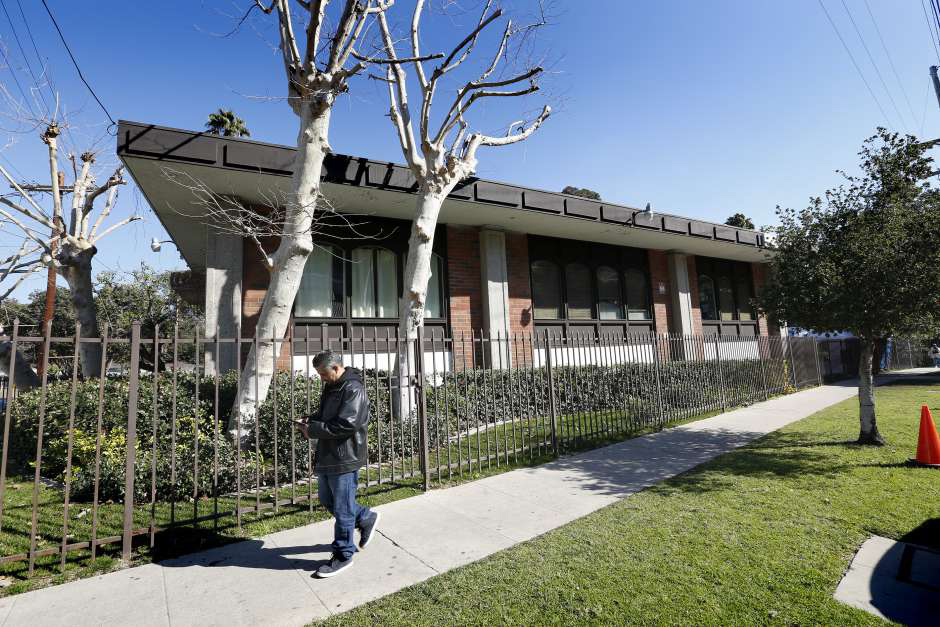 Exterior del edificio que alberga el consulado de Guatemala en  Los Ángeles. Solo en este estado hay cerca de 1.5 millones de guatemaltecos. (Foto Prensa Libre: Hemeroteca PL)