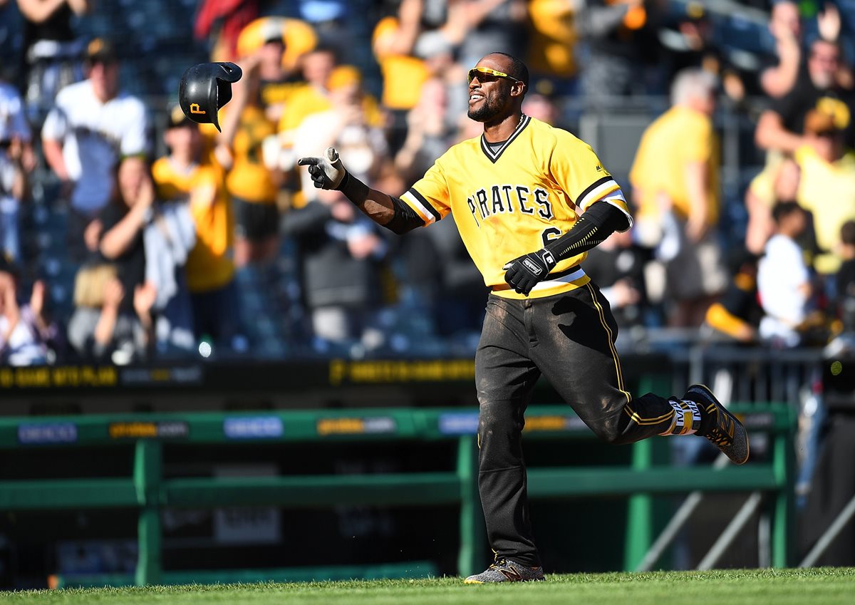 El jardinero de los Piratas de Pittsburgh, Starling Marte fue suspendido por dopaje. (Foto Prensa Libre: AFP)