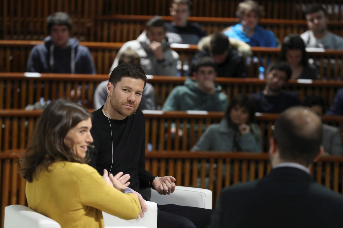 El ex jugador de futbol Xabi Alonso deberá defenderse frente a la fiscalía española. (Foto Prensa Libre: EFE)