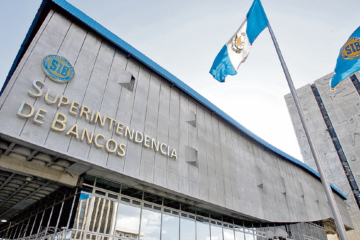 La IVE opera en la planta baja del edificio de la SIB en el Centro Cívico y tiene como función el análisis de los casos sospechosos de lavado de dinero que emplean el sistema financiero. (Foto Prensa Libre: RODRIGO MENDEZ)