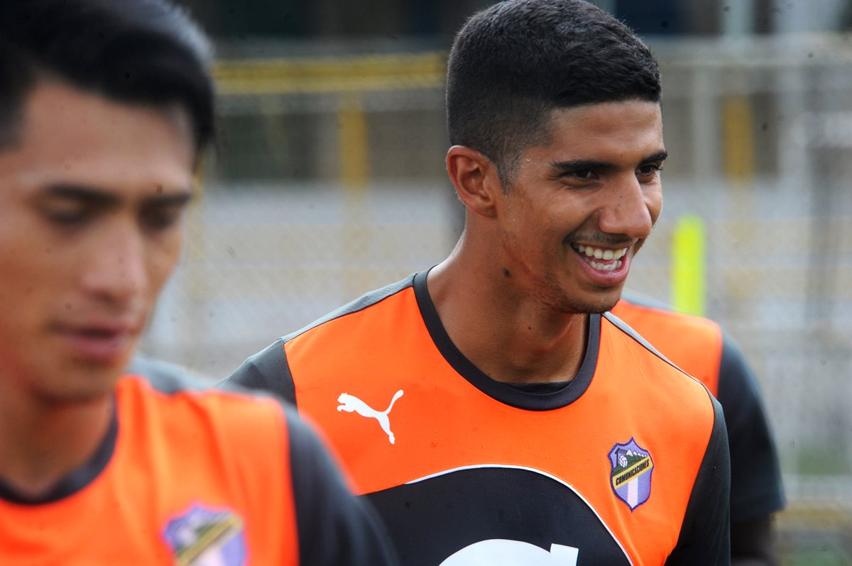 El defensor de Comunicaciones, Gerardo Gordillo, ha logrado más anotaciones que el argentino Emiliano López y que el costarricense Éric Scott, durante las nueve fechas del Apertura 2017. (Foto Prensa Libre: Edwin Fajardo)