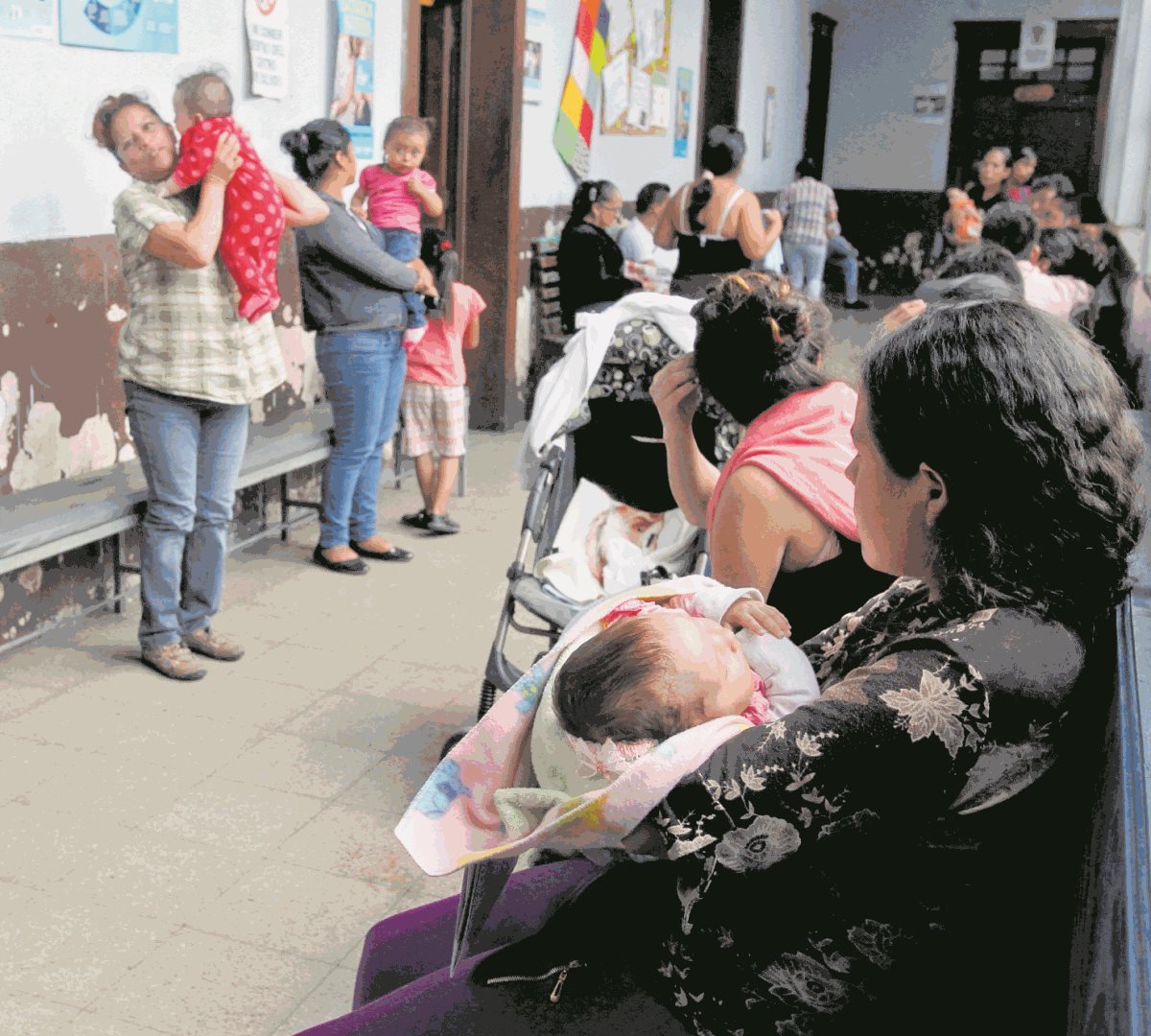 El informe Situación Actual de la Ventana de los Mil Días detectó que algunas madres que se acercaron a recibir tratamiento, afrontaron problemas para entender las instrucciones del personal. (Foto: Hemeroteca PL)