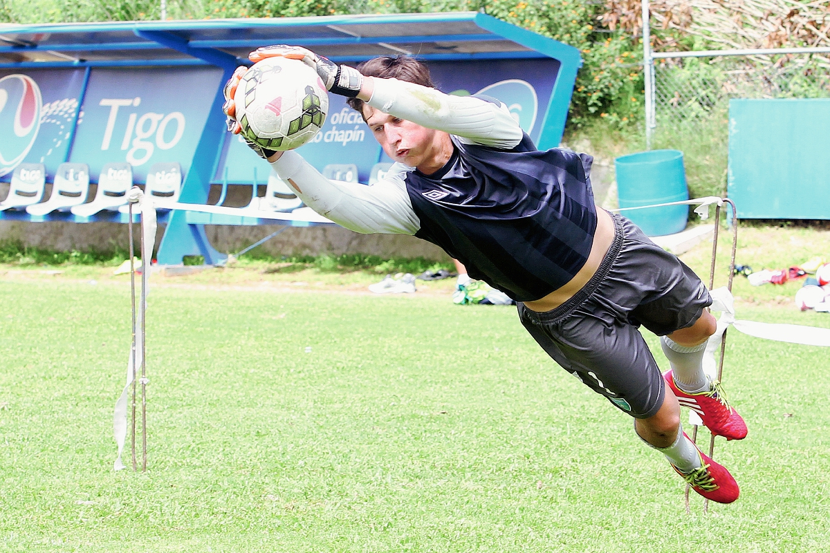 Nicholas Hagen, portero de la Sub 23, que se alista para participar en la Triangular II de la Uncaf. (Foto Prensa Libre: Edwin Fajardo