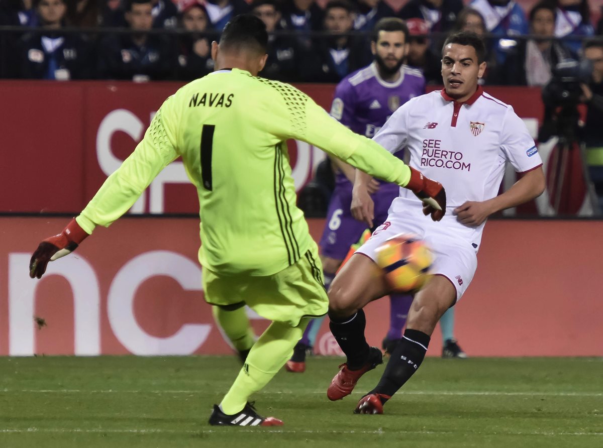 Navas recibió dos goles esta tarde en el Sánchez Pizjuán. (Foto Prensa Libre: EFE)