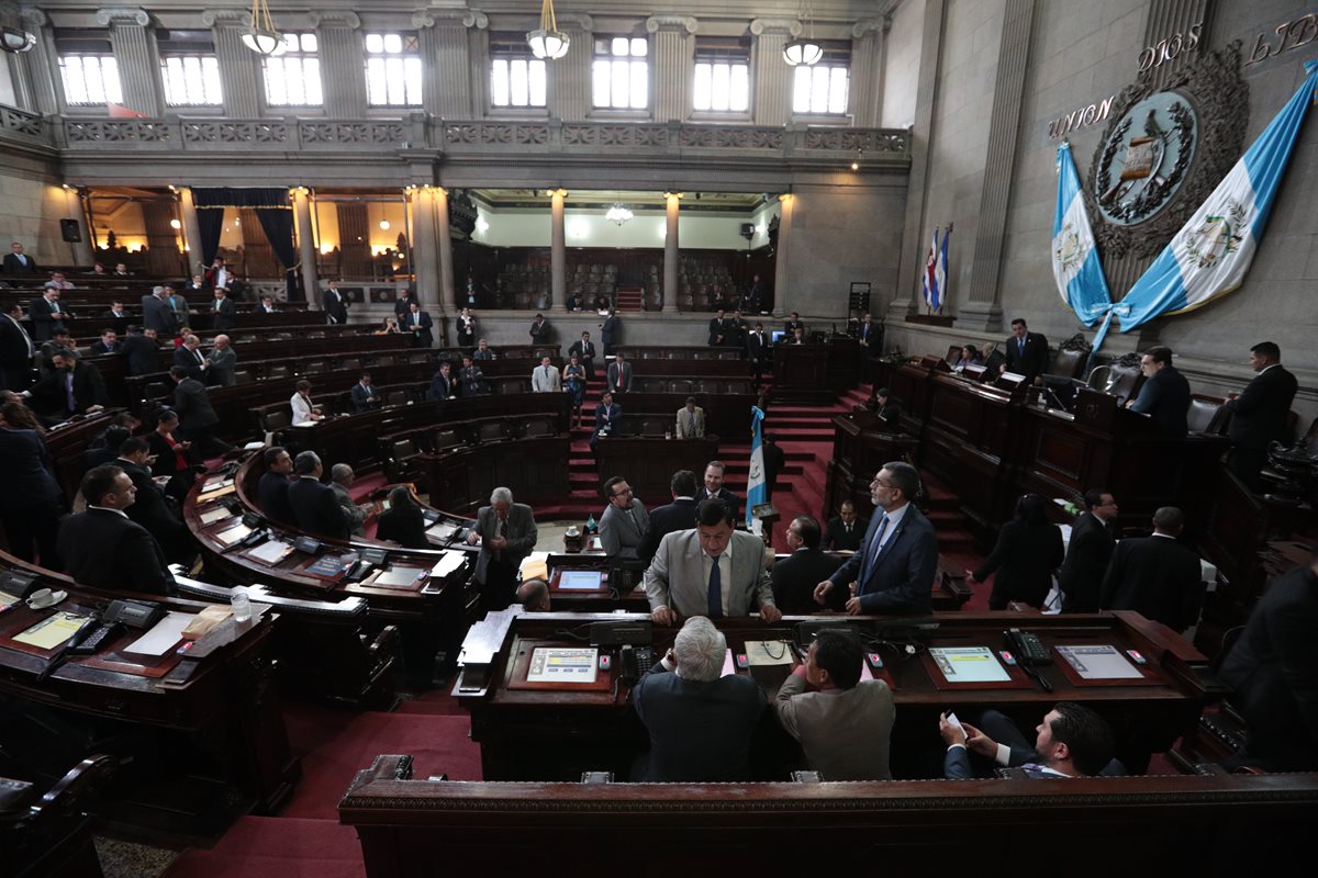 El pleno del Congreso creó una sala extraordinaria para que emita un dictamen que permita reformar el delito de financiamiento electoral ilícito. (Foto Prensa Libre: Hemeroteca)