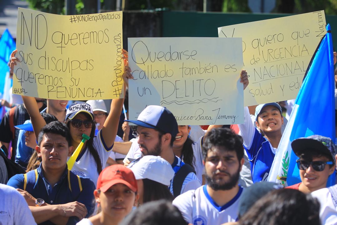 Los inconformes también piden que los diputados asuman su responsabilidad y no brinden disculpas.