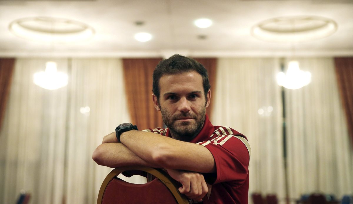 Juan Mata fue el protagonista de la victoria de España sobre Macedonia ayer en el duelo clasificatorio por la Euro 2016. (Foto Prensa Libre: EFE)