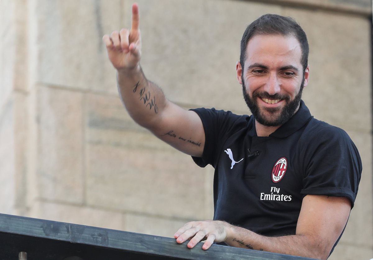 Higuaín buscará hacer historia en el Milán tras su buen paso por la Juventus. (Foto Prensa Libre: AFP)