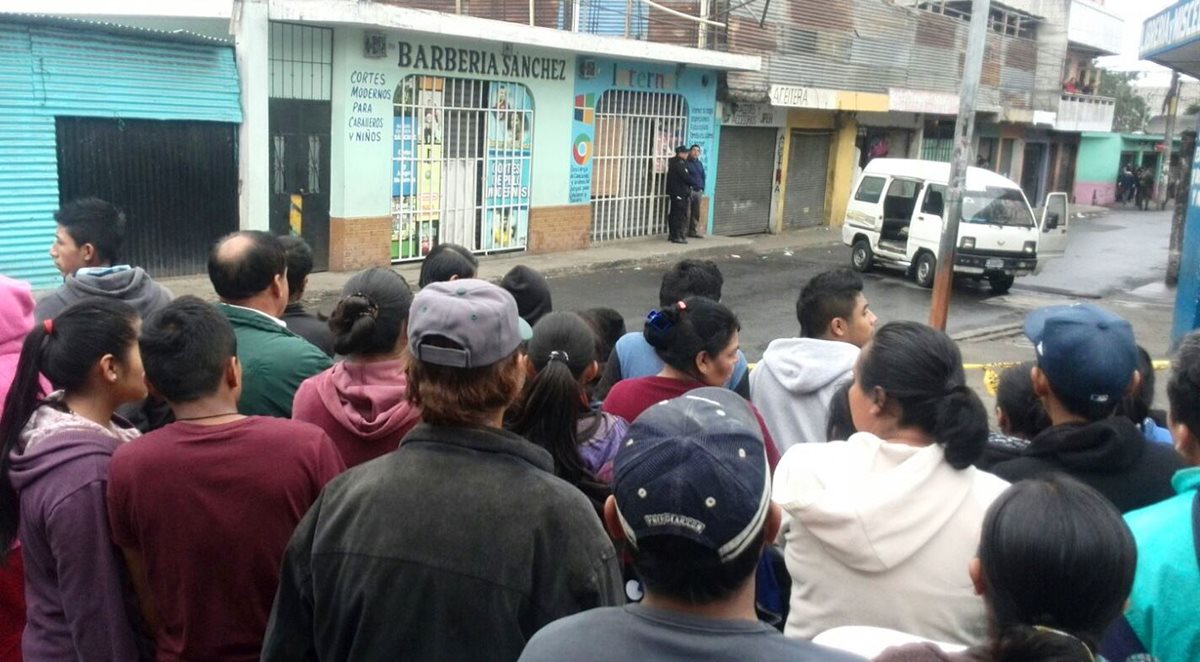 Cámaras de vigilancia habrían captado a los sicarios que mataron al piloto en Mixco. (Foto Prensa Libre: É. Ávila)