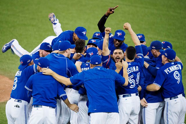 Azulejos de Toronto accedieron a su primera serie de Campeonato de la Liga Americana desde 1993. (Foto Prensa Libre: AP)