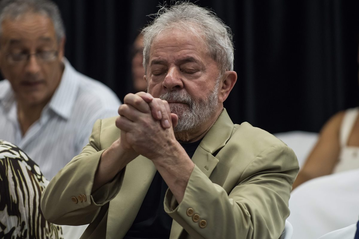 Expresidente de Brasil, Lula da Silva esperaba ser liberado hoy 8 de julio.  (AFP)