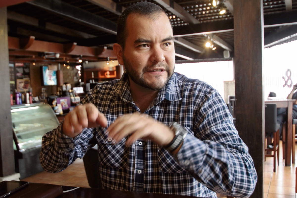 Alejandro Chacón, gestor ambiental de Repsa, defendió la inocencia de la compañía en la contaminación del río La Pasión. (FOTO PRENSA LIBRE: ERICK AVILA)
