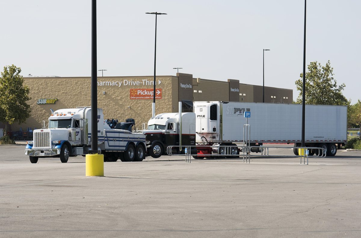 Un guatemalteco se encuentra dentro de las 10 víctimas que murieron por asfixia y deshidratación dentro de un furgón en Texas. (Foto Prensa Libre: EFE)