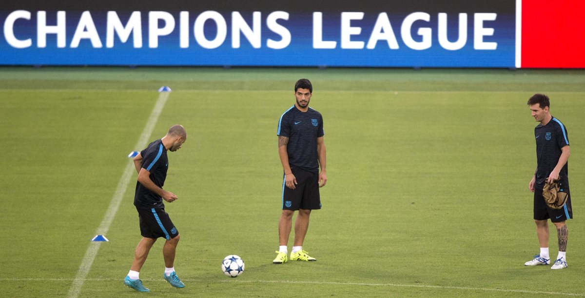 Javier Mascherano, Luis Suárez y Lionel Messi, durante en el entrenamiento de ayer en Roma, Italia. (Foto Prensa Libre: EFE)