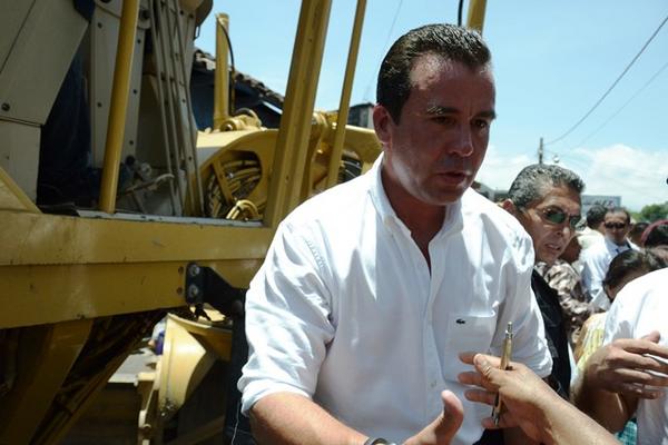 Pérez Molina, Roxana Badetti y Alejandro Sinibaldi durante un acto oficial en San Antonio Suchitepéquez. (Foto Prensa Libre: Omar Méndez)