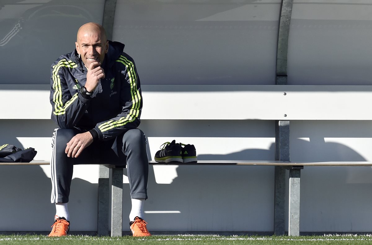 El francés Zinedine Zidane fue nombrado hace dos días como técnico del Real Madrid. (Foto Prensa Libre: AFP)